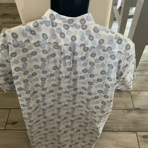 Men’s used Old Navy the classic size XL short sleeve shirt slim fit - Picture 4 of 4